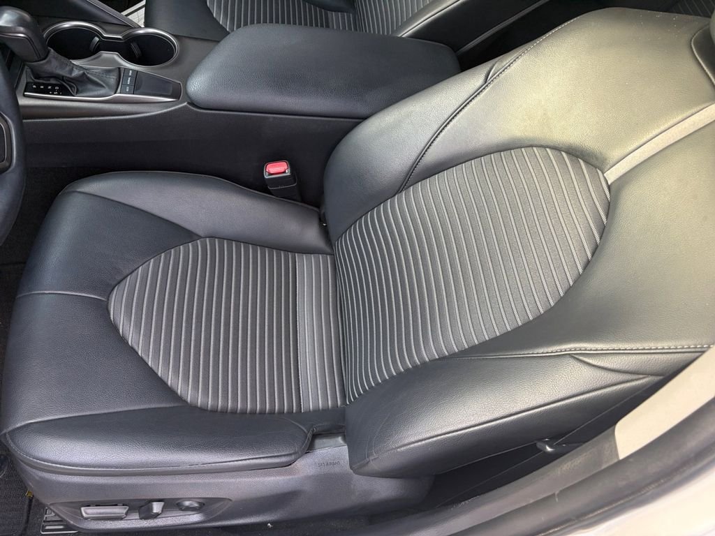 Used 2022 White Toyota SE image 8