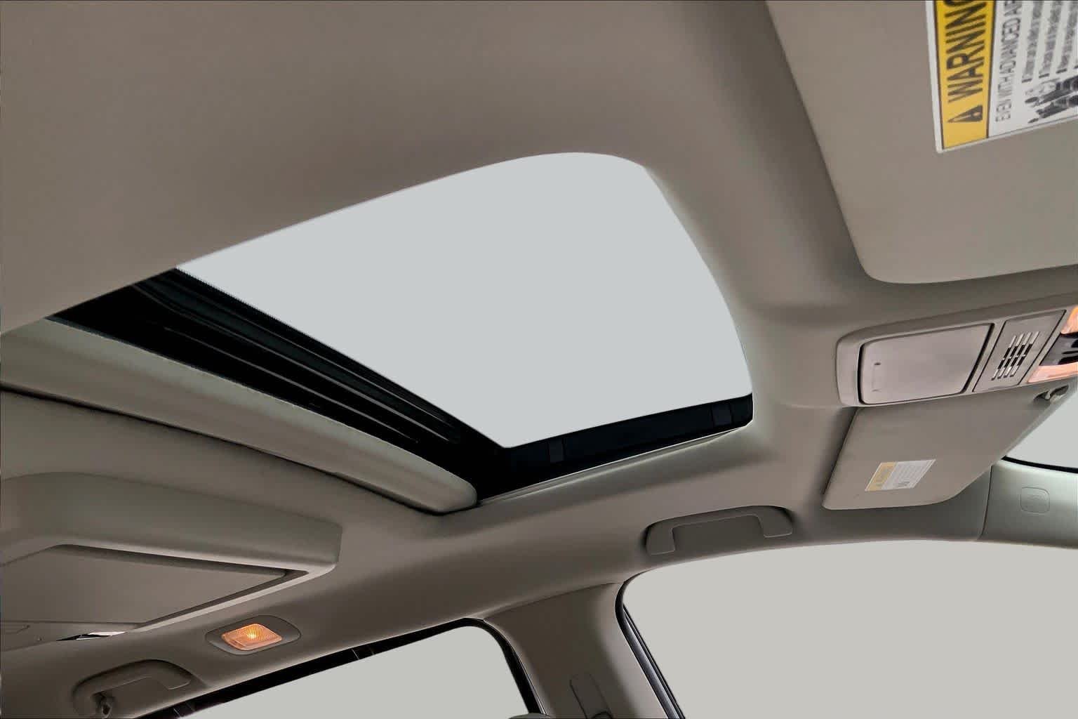 Used 2025 Solar Silver Metallic Honda Touring image 13