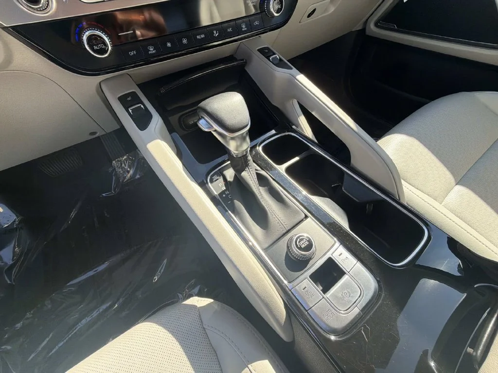 Used 2023 Black Kia S image 24