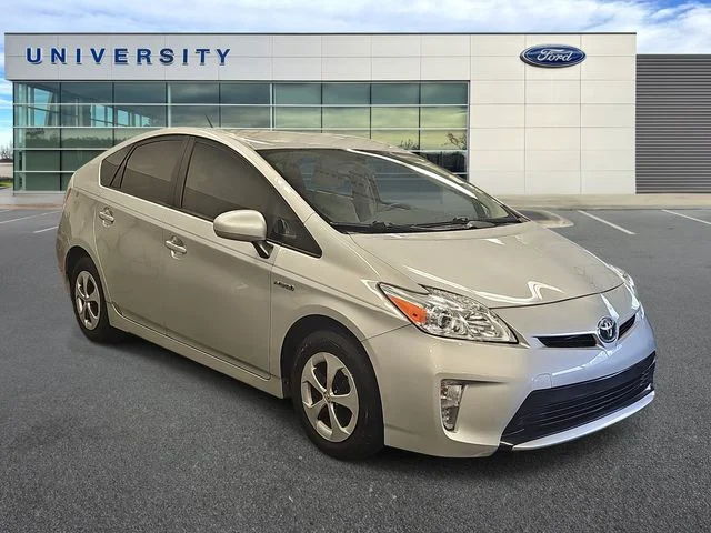 Used 2015 Silver Toyota Three image 1