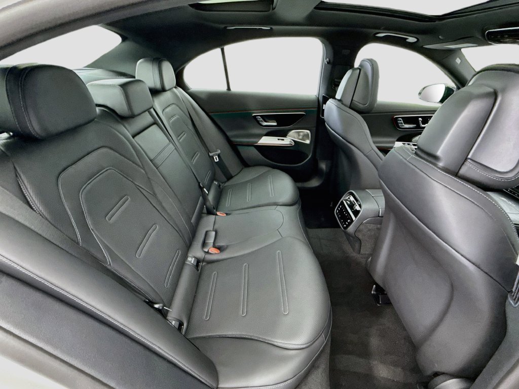 New 2027 MANUFAKTUR Moonlight White Magno Mercedes-Benz E 53 AMG® image 22