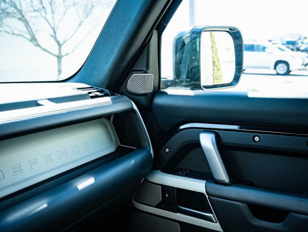 Used 2023 Black Land Rover X-Dynamic SE image 37