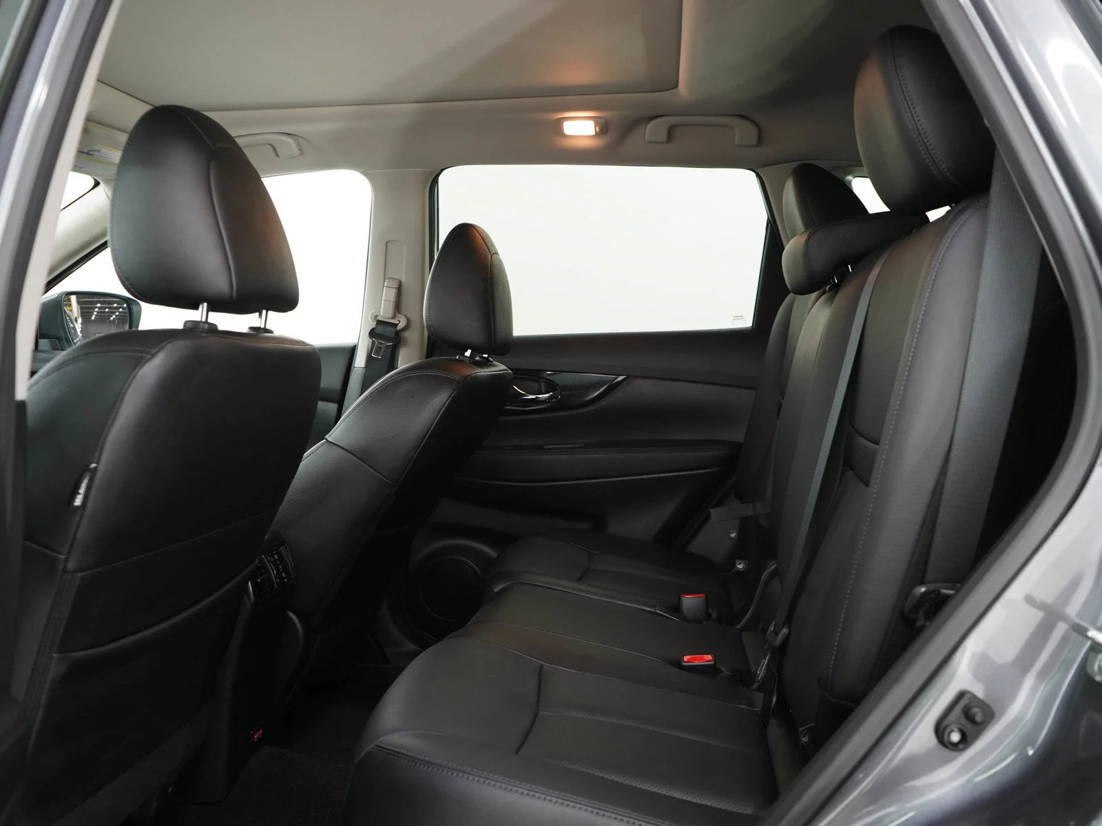Used 2020 Gun Metallic Nissan SL image 15