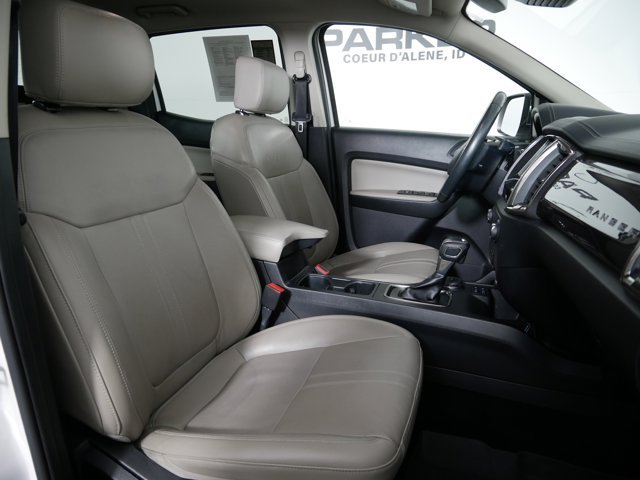 Used 2019 White Platinum Tri-Coat Ford Crew Cab LARIAT w/ FX4 Off-Road Pkg & Technology Pkg image 15
