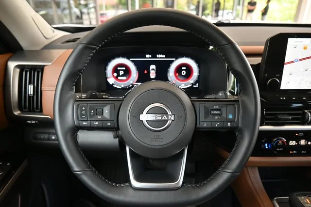 Used 2025 White Nissan Platinum image 26