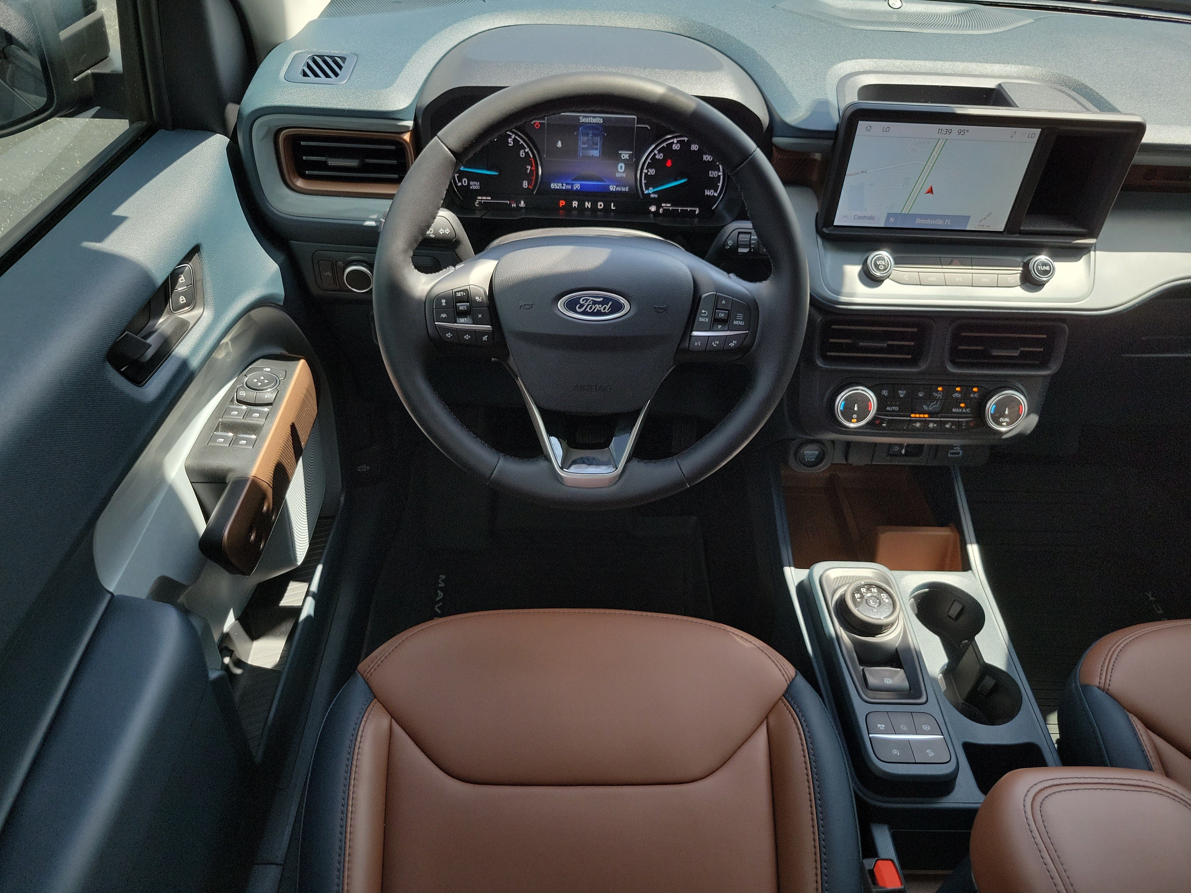 Used 2024 Gray Metallic Ford LARIAT image 20