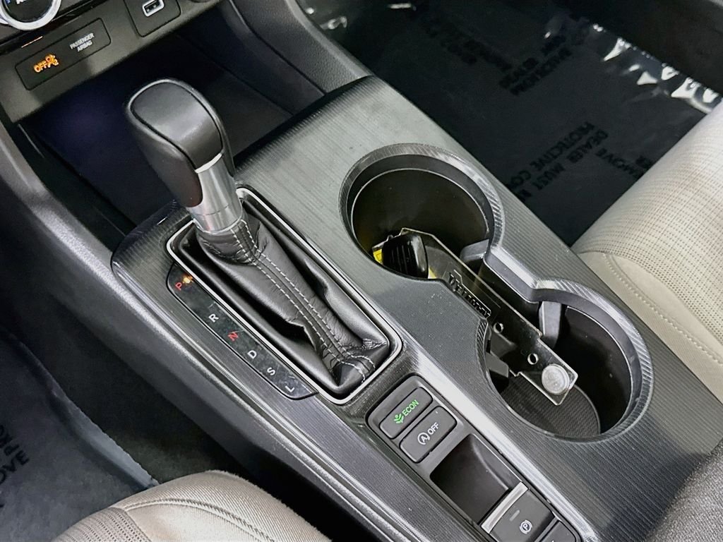 Used 2022  Honda EX image 17