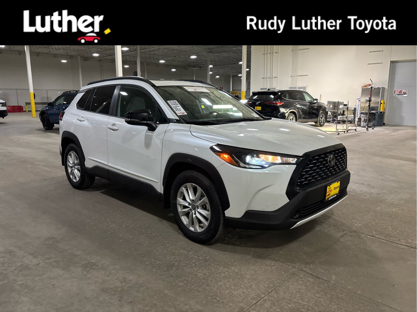 Used 2025 Wind Chill Pearl Toyota LE image 1