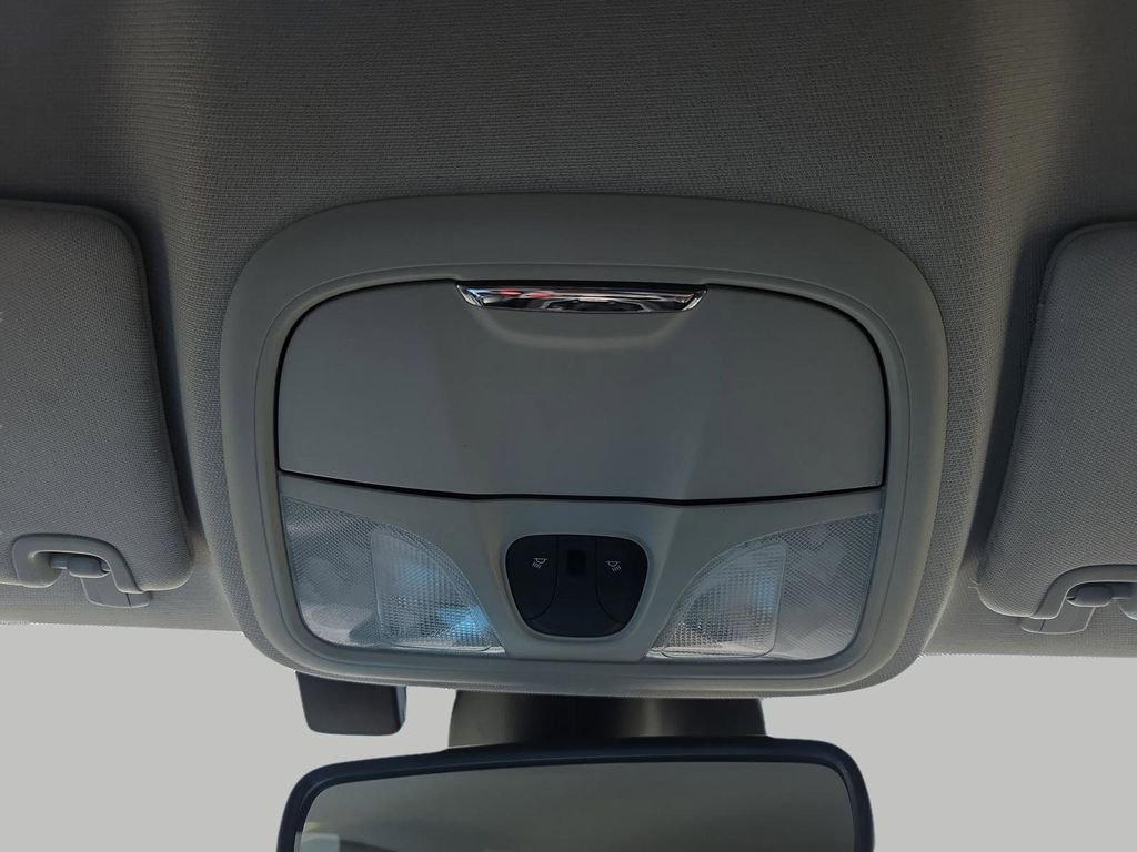 Used 2021 Gray Jeep Latitude Plus image 25