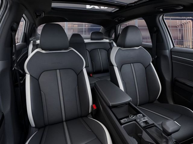2025 Kia K5 GT-Line - Photo 15