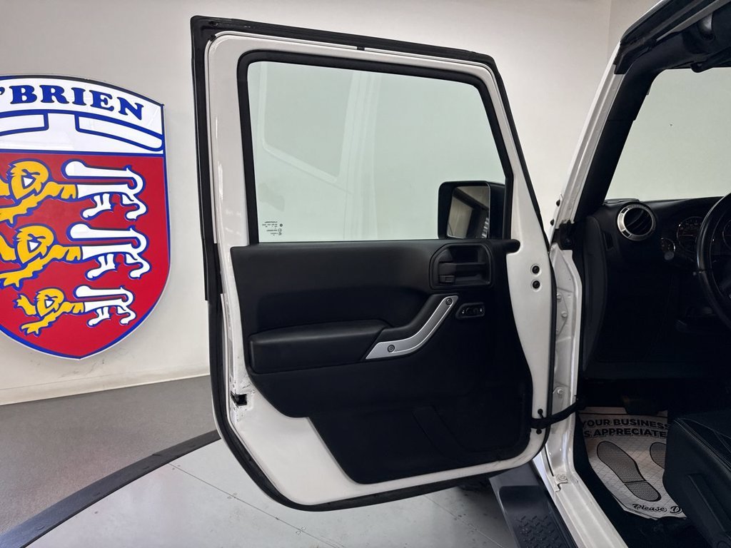 Used 2017 Bright White Clearcoat Jeep Unlimited Sahara image 13