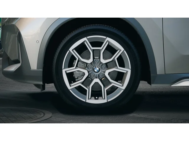 New 2027 Space Silver Metallic BMW X1 28i image 7