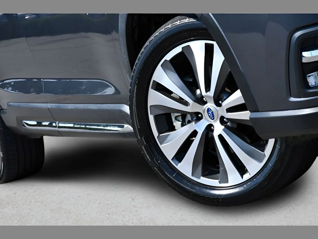 Used 2020 Magnetite Gray Metallic Subaru Limited image 11