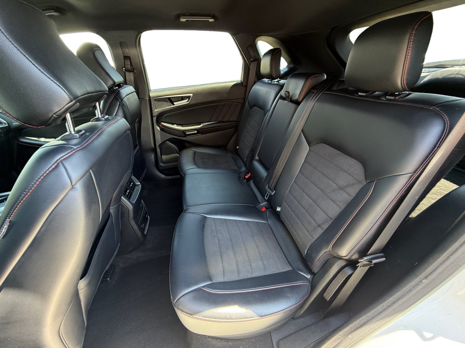 Used 2022 White Metallic Ford ST Line image 16