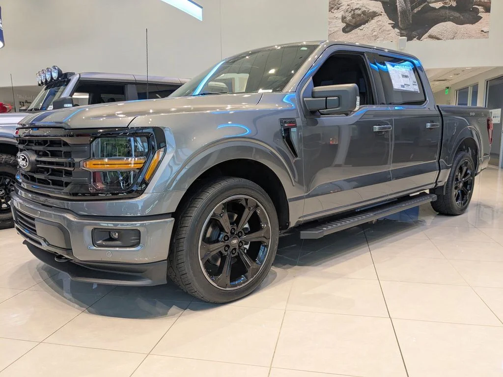 New 2026 Carbonized Gray Metallic Ford XLT image 8