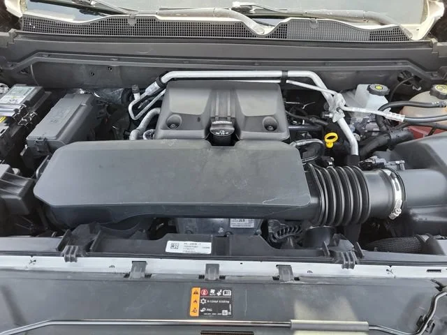 Used 2023 Black Chevrolet Z71 image 28