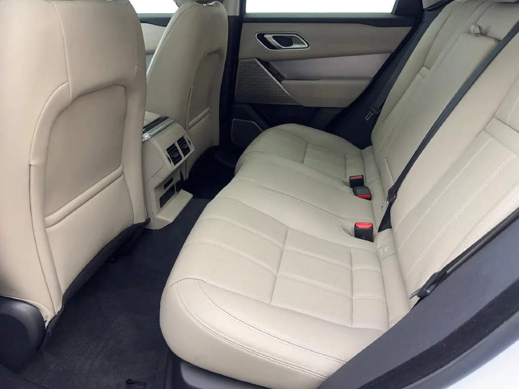 Used 2023 White Land Rover R-Dynamic S image 37