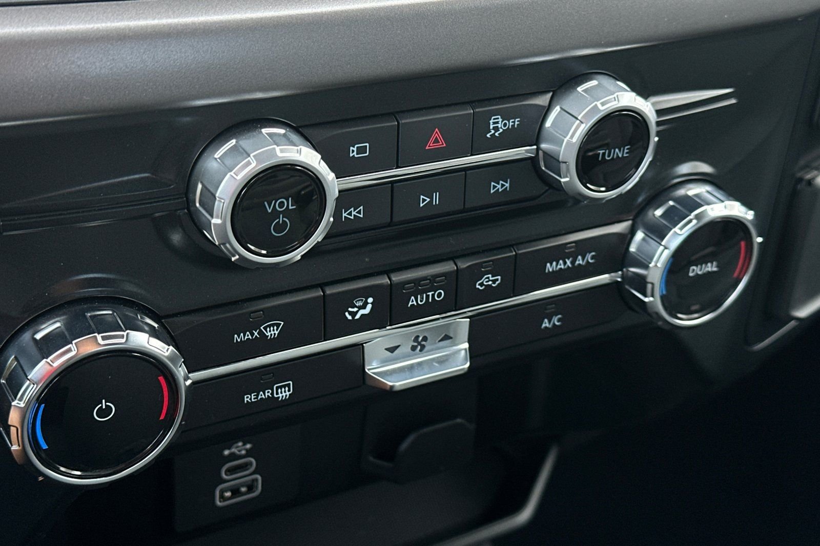 Used 2025 Black Ford XLT image 22