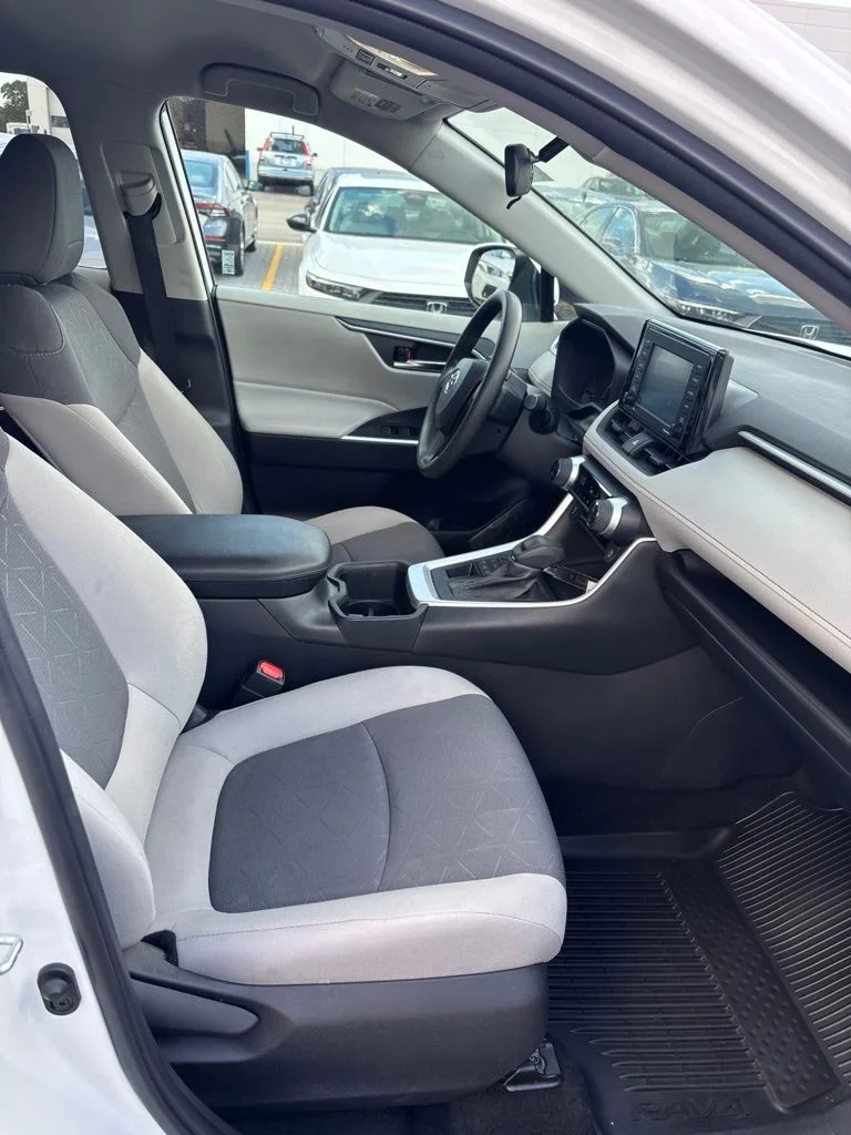 Used 2022 White Toyota XLE image 9