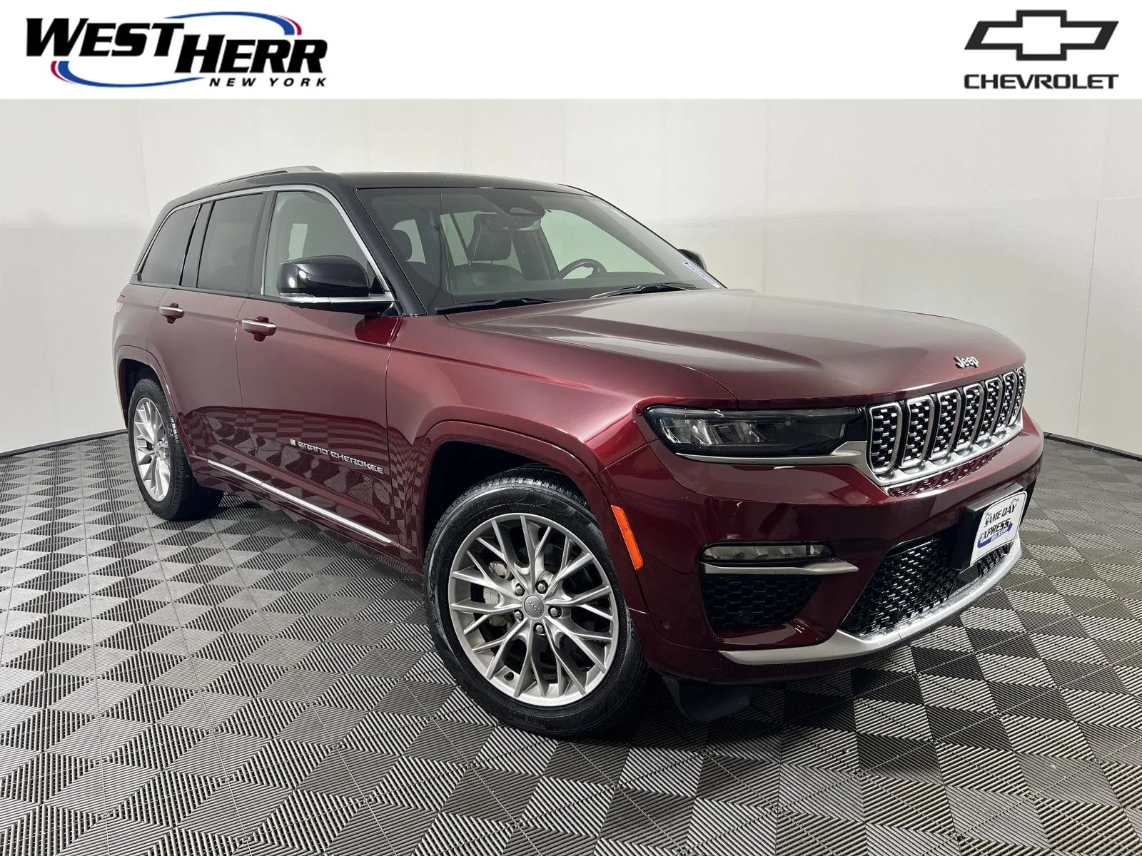 Used 2023 Rd Jeep Summit image 1