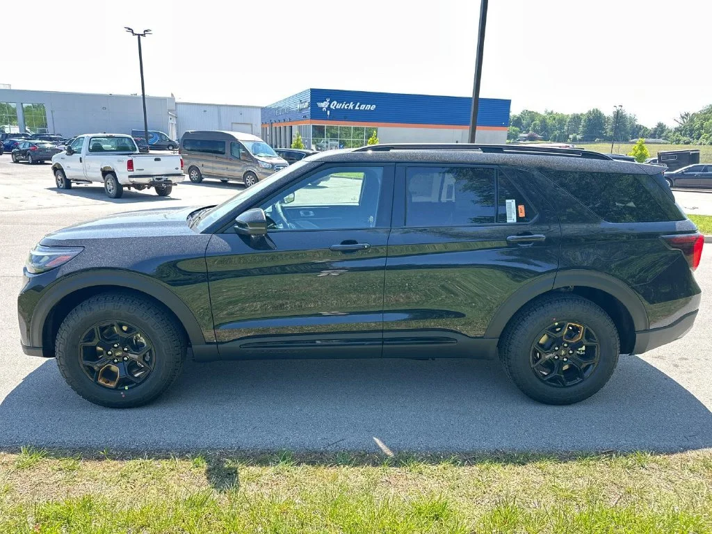 New 2026 Black Ford Tremor image 9