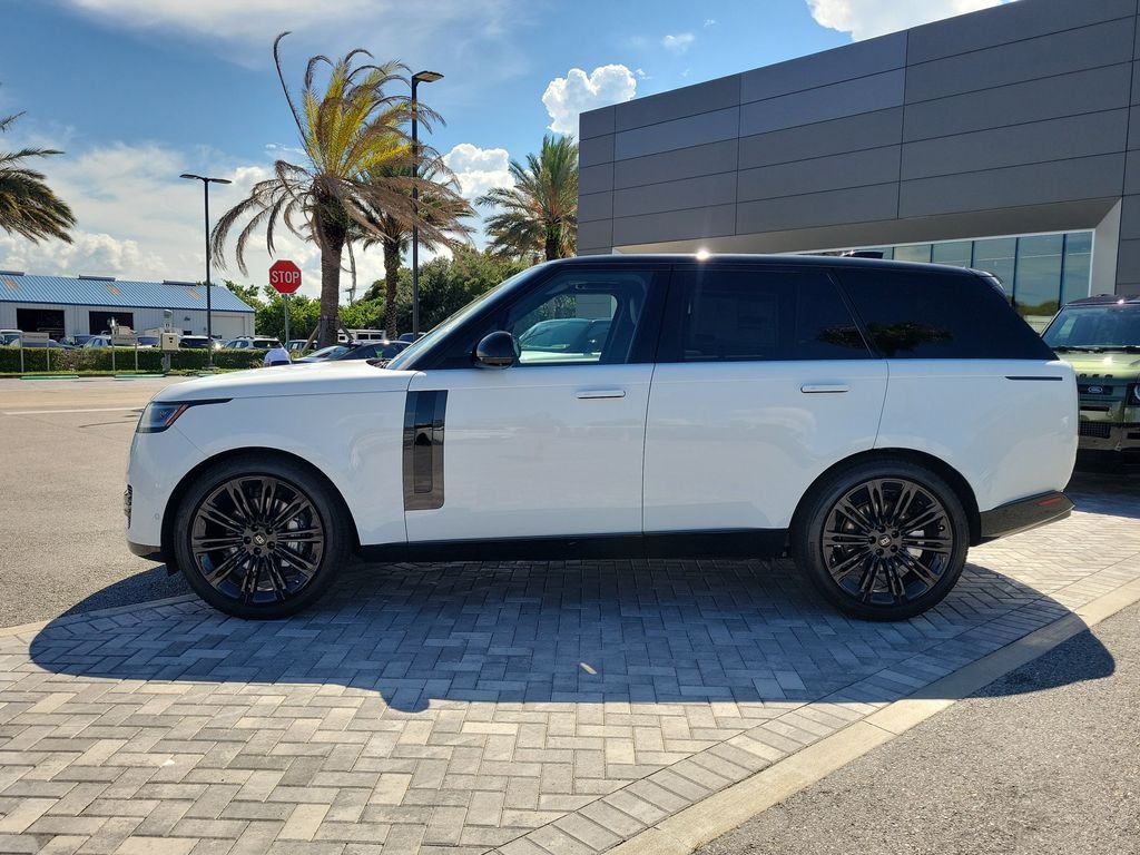 New 2027 Fuji White Land Rover SE image 2