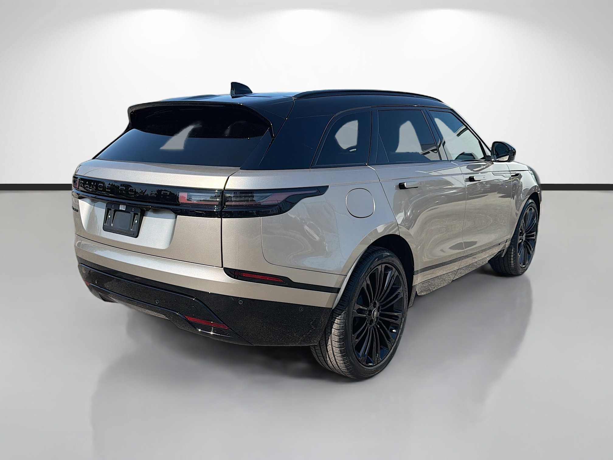 New 2026 Batumi Gold Land Rover Belgravia Edition image 5