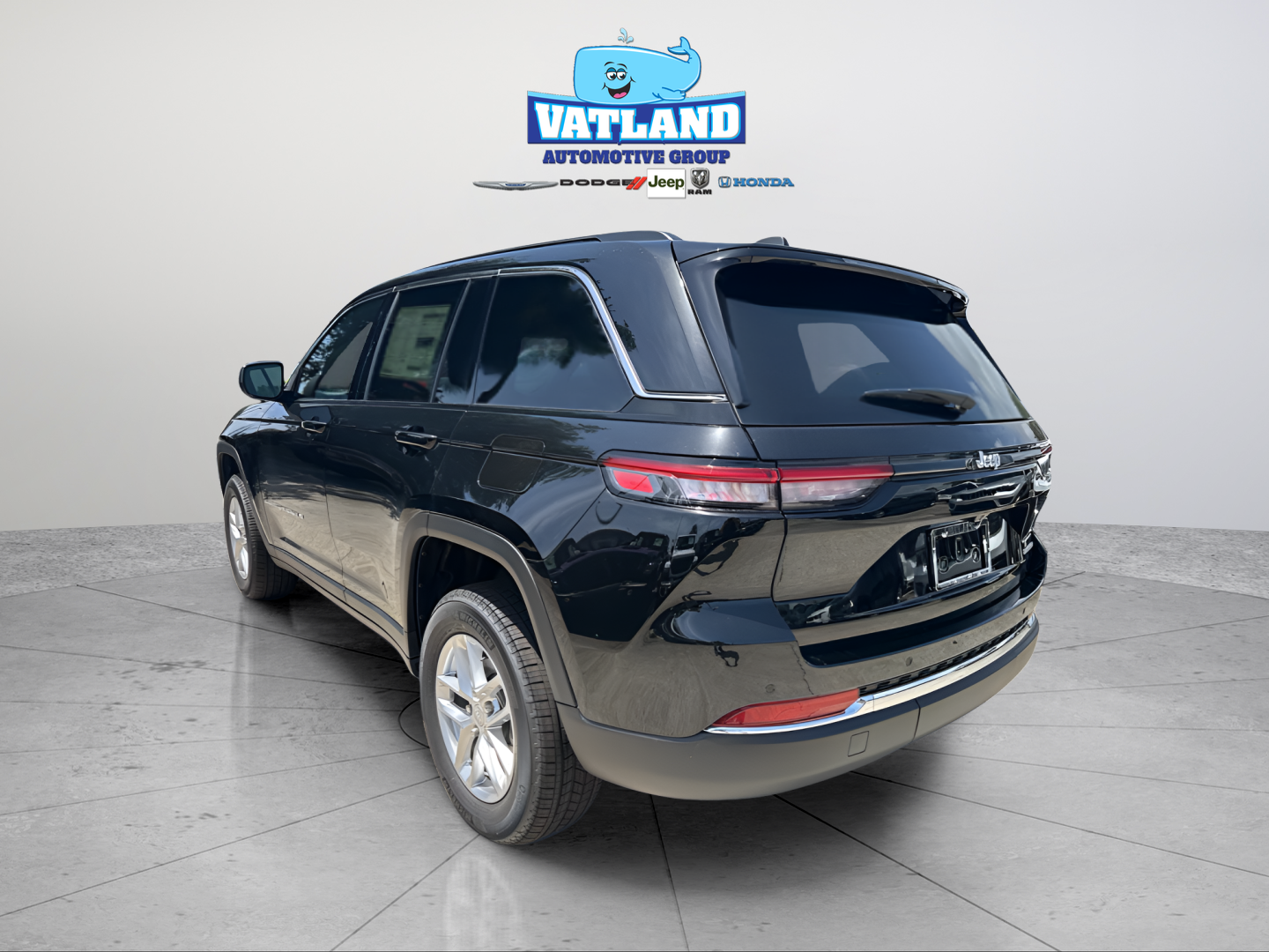 New 2026 Diamond Black Crystal Pearl-Coat Exterior Paint Jeep Laredo X image 44