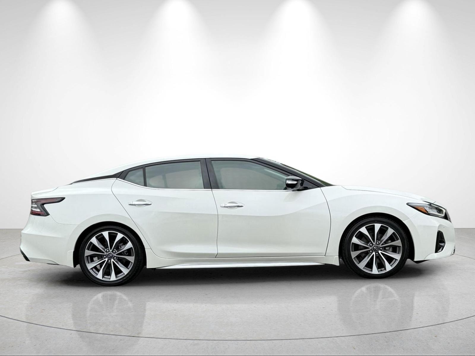 Used 2023 Pearl White Tricoat Nissan Platinum image 6
