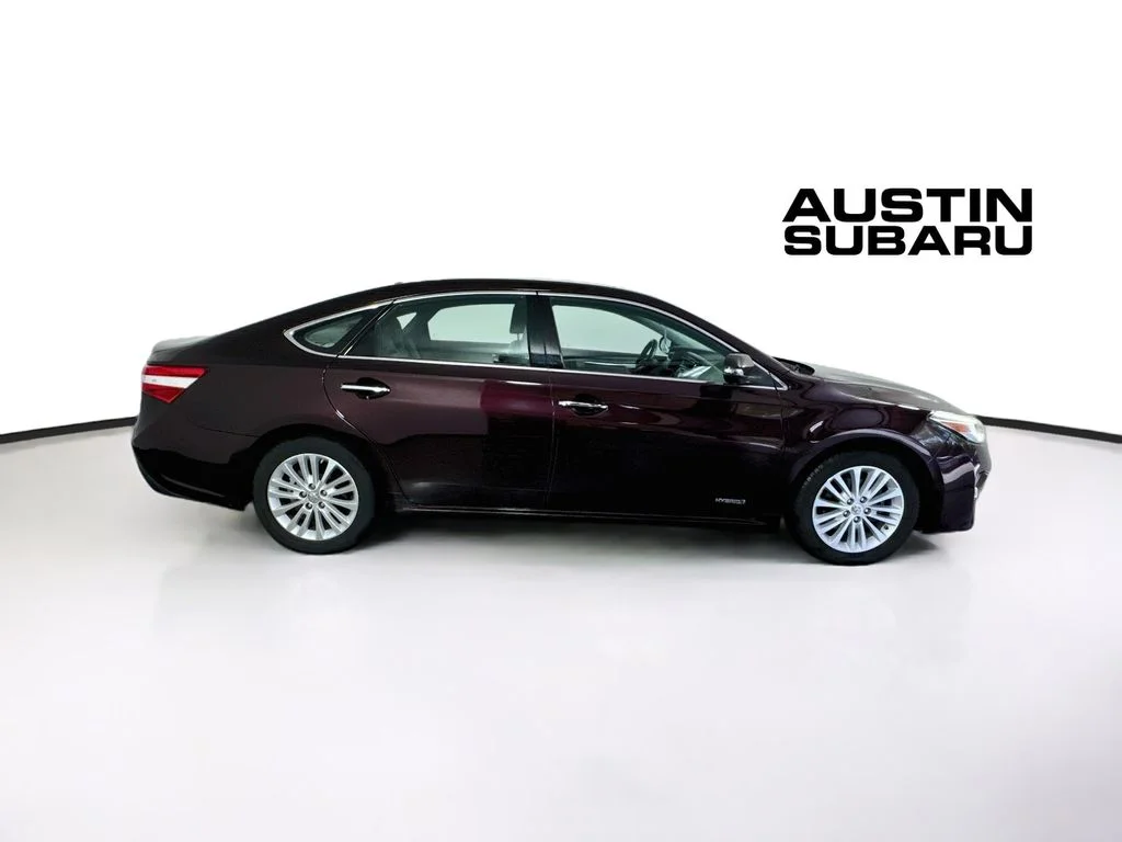 Used 2013 Red Toyota XLE Touring image 8