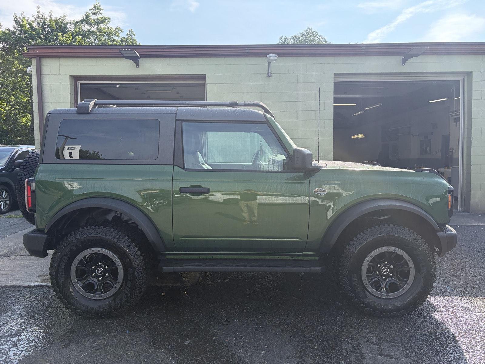 Used 2023 Eruption Green Metallic Ford Wildtrak image 4