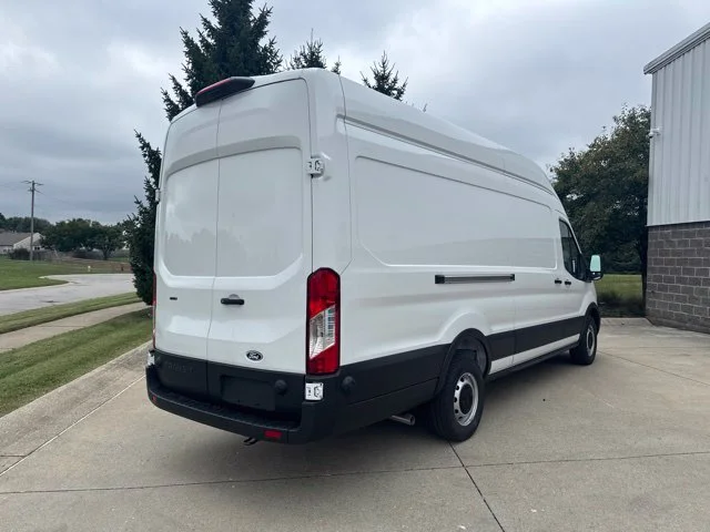 New 2027 White Ford Base image 6