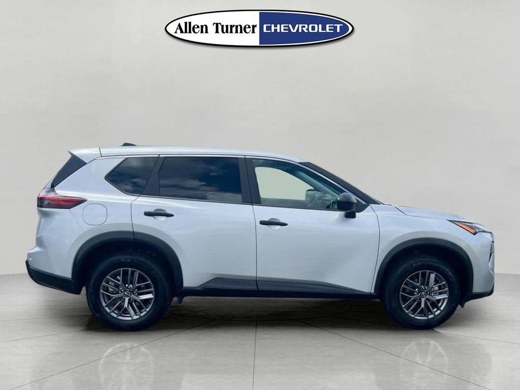 Used 2024 Silver Nissan S image 3