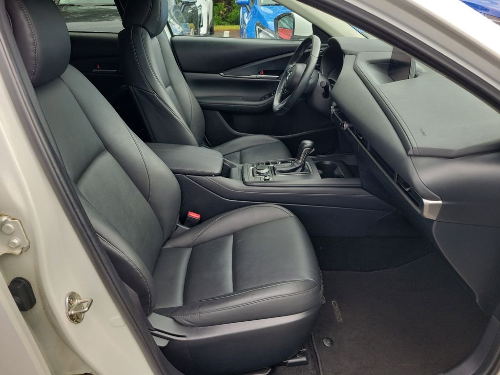 Used 2021 White Mazda Select image 7