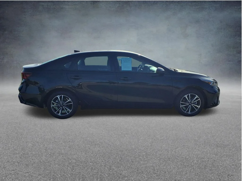 Used 2024 Black Kia LXS image 10