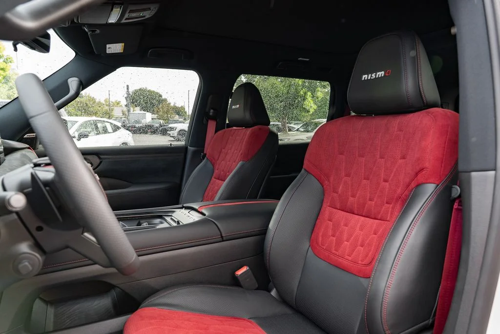 New 2026 Everest White TriCoat / Super Black Two-tone Nissan NISMO® image 22