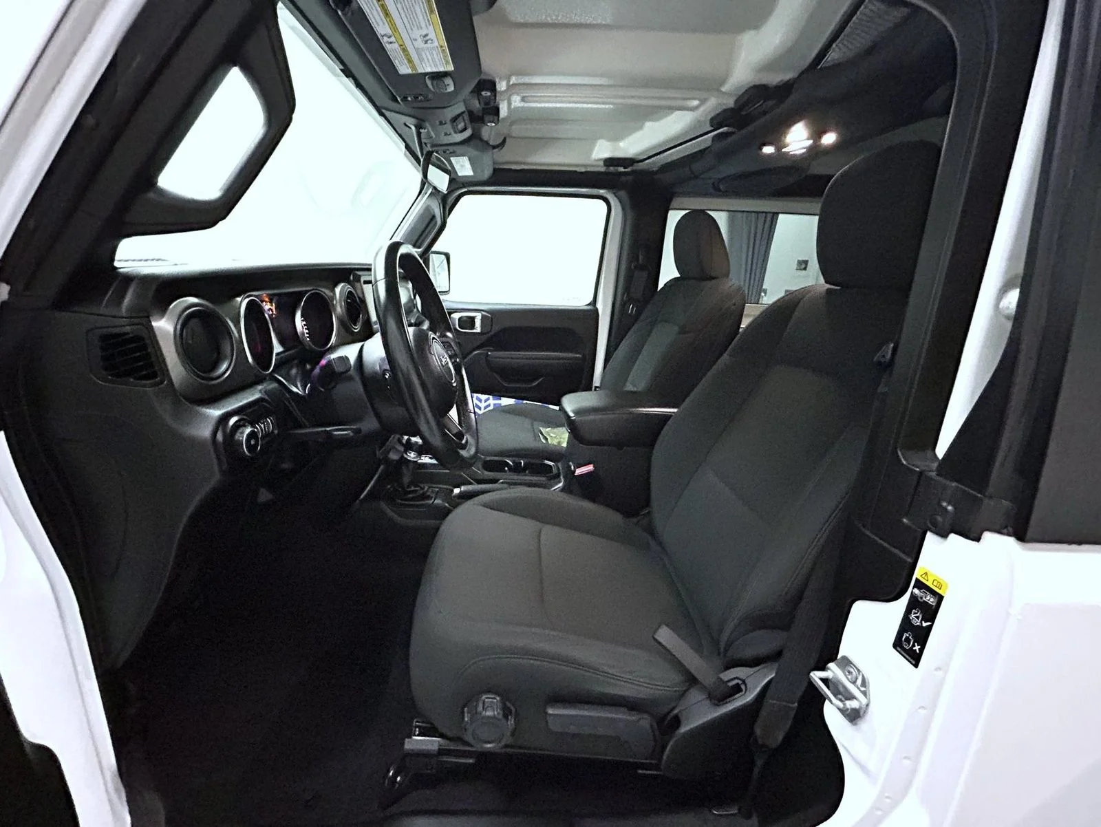 Used 2022 White Jeep Sport S image 10