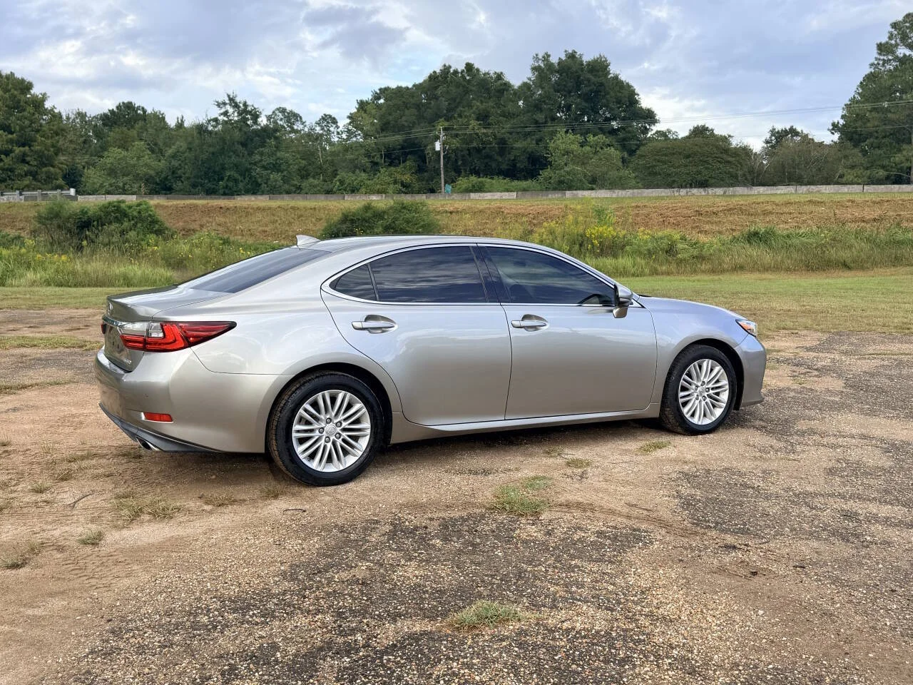 Used 2017 Silver Lexus Base 4dr Sedan image 5