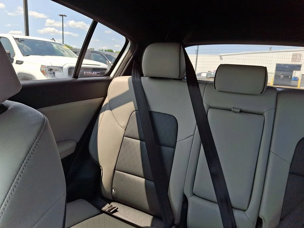 Used 2019 White Kia EX image 19
