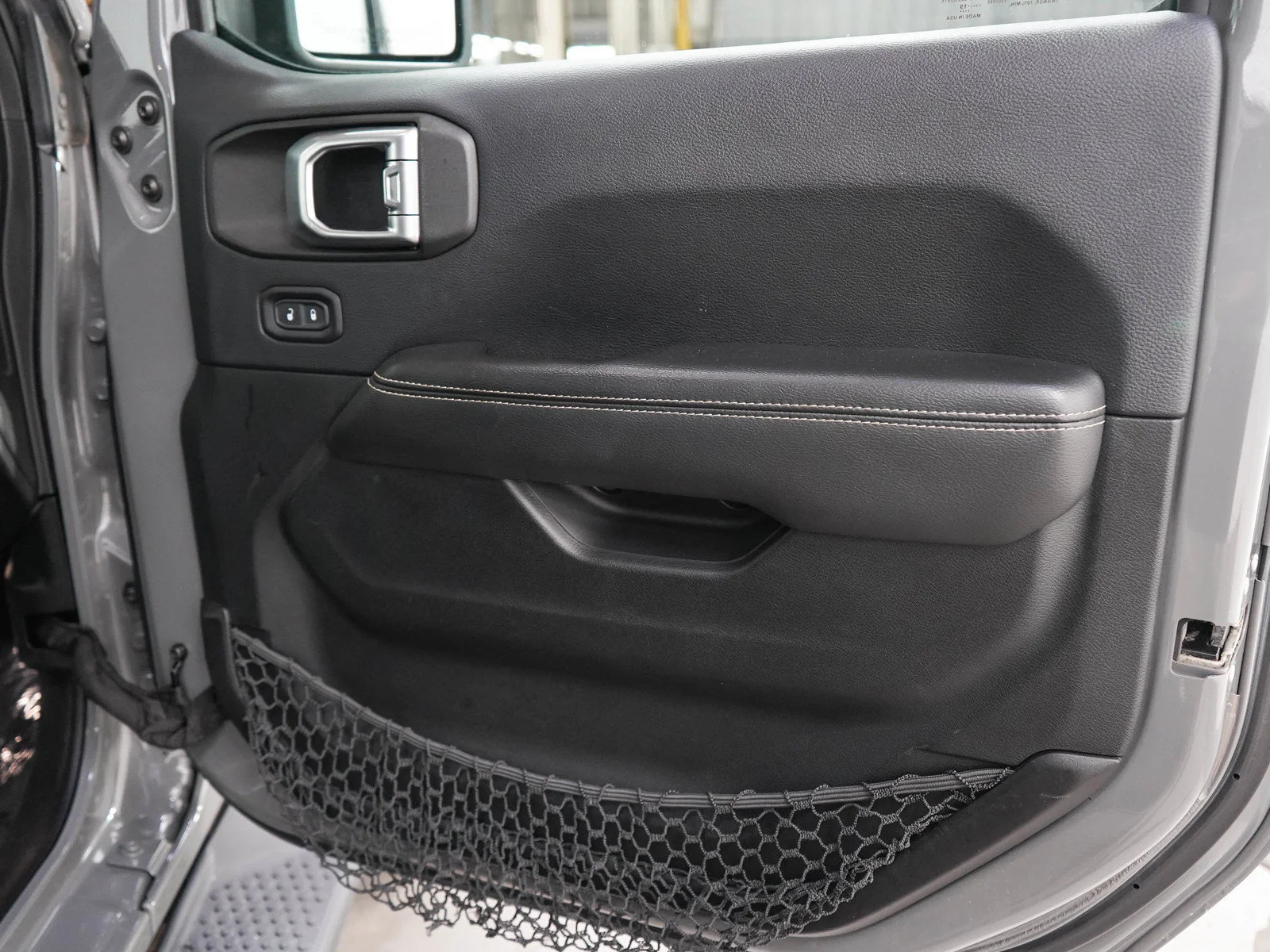 Used 2019 Sting-Gray Clearcoat Jeep Unlimited Sahara image 9