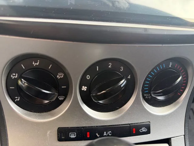 Used 2010 Blue Mazda i Touring image 17