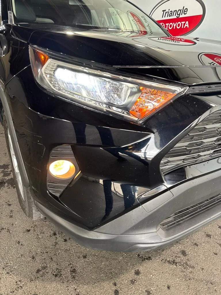 Used 2020 Black Toyota XLE image 13