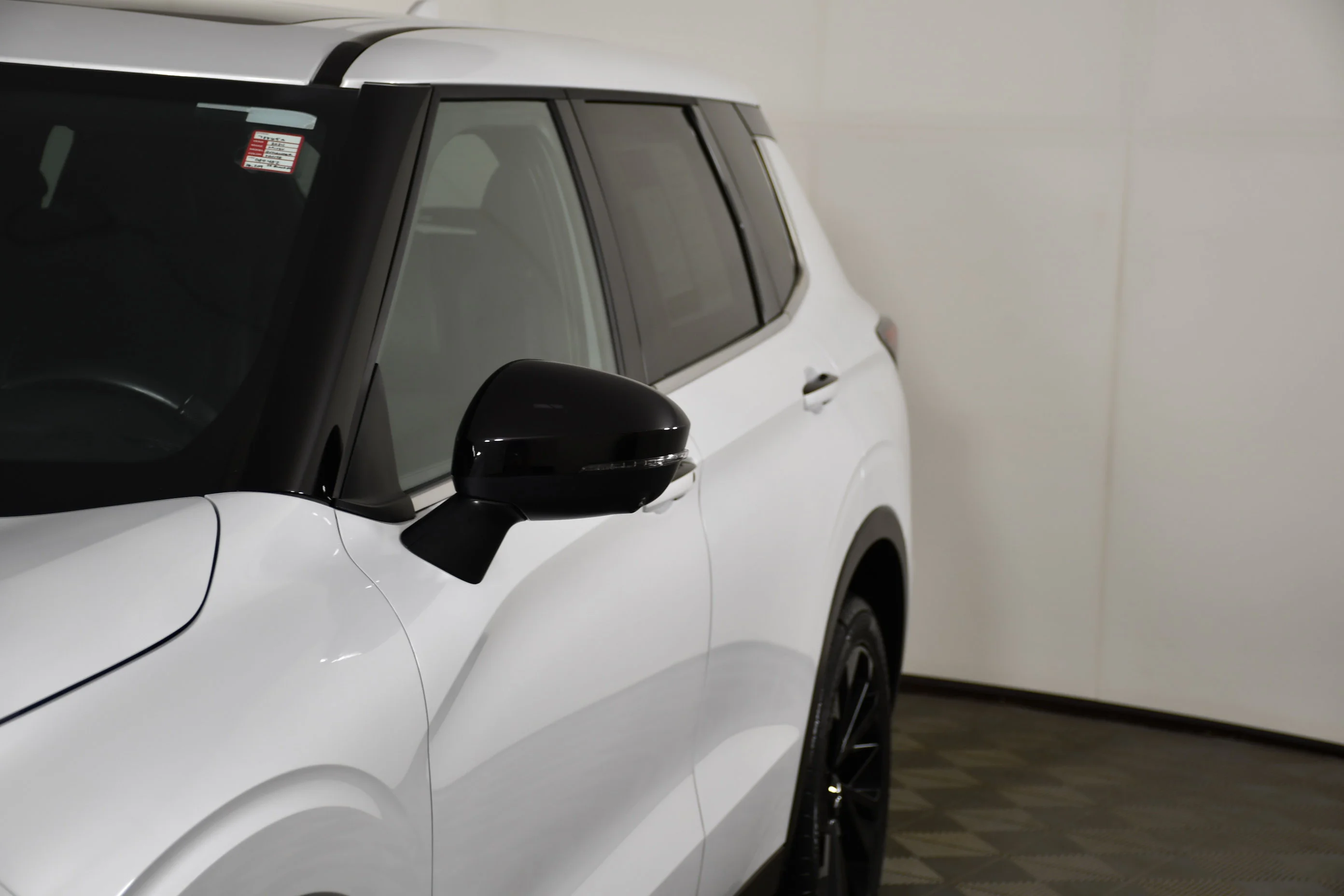 Certified Used 2024 White Diamond Mitsubishi SE Black Edition w/Pano Roof image 13