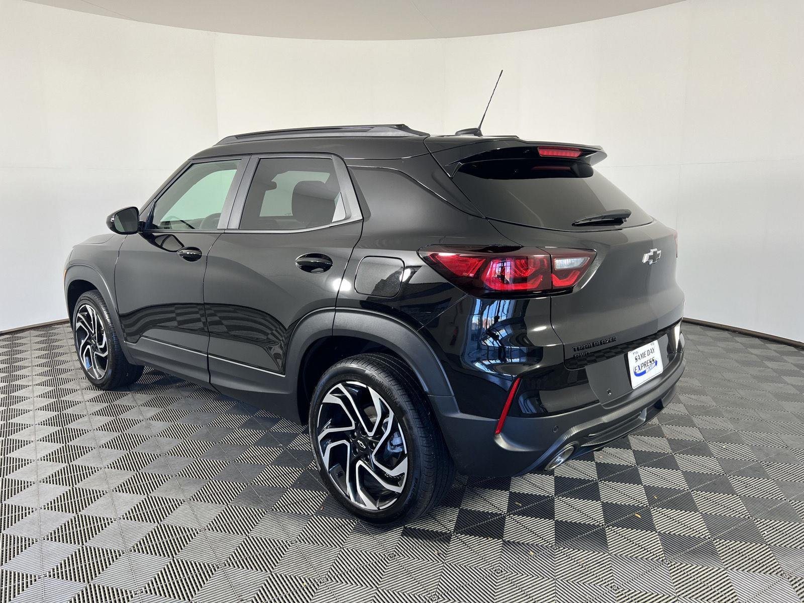 Used 2026 Mosaic Black Metallic Chevrolet RS image 24