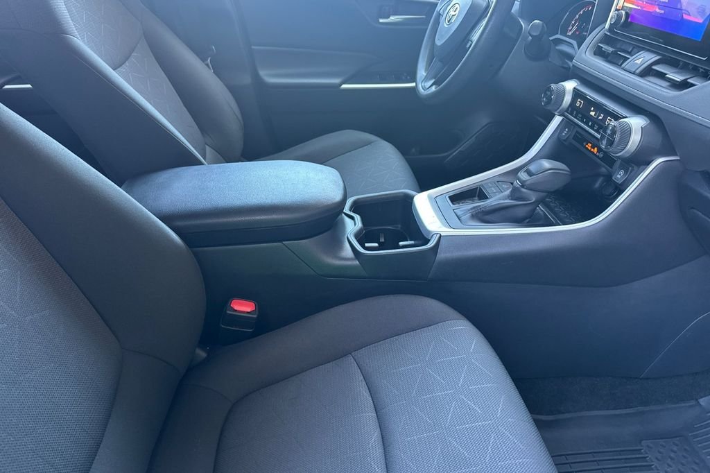Used 2025 White Toyota XLE image 20
