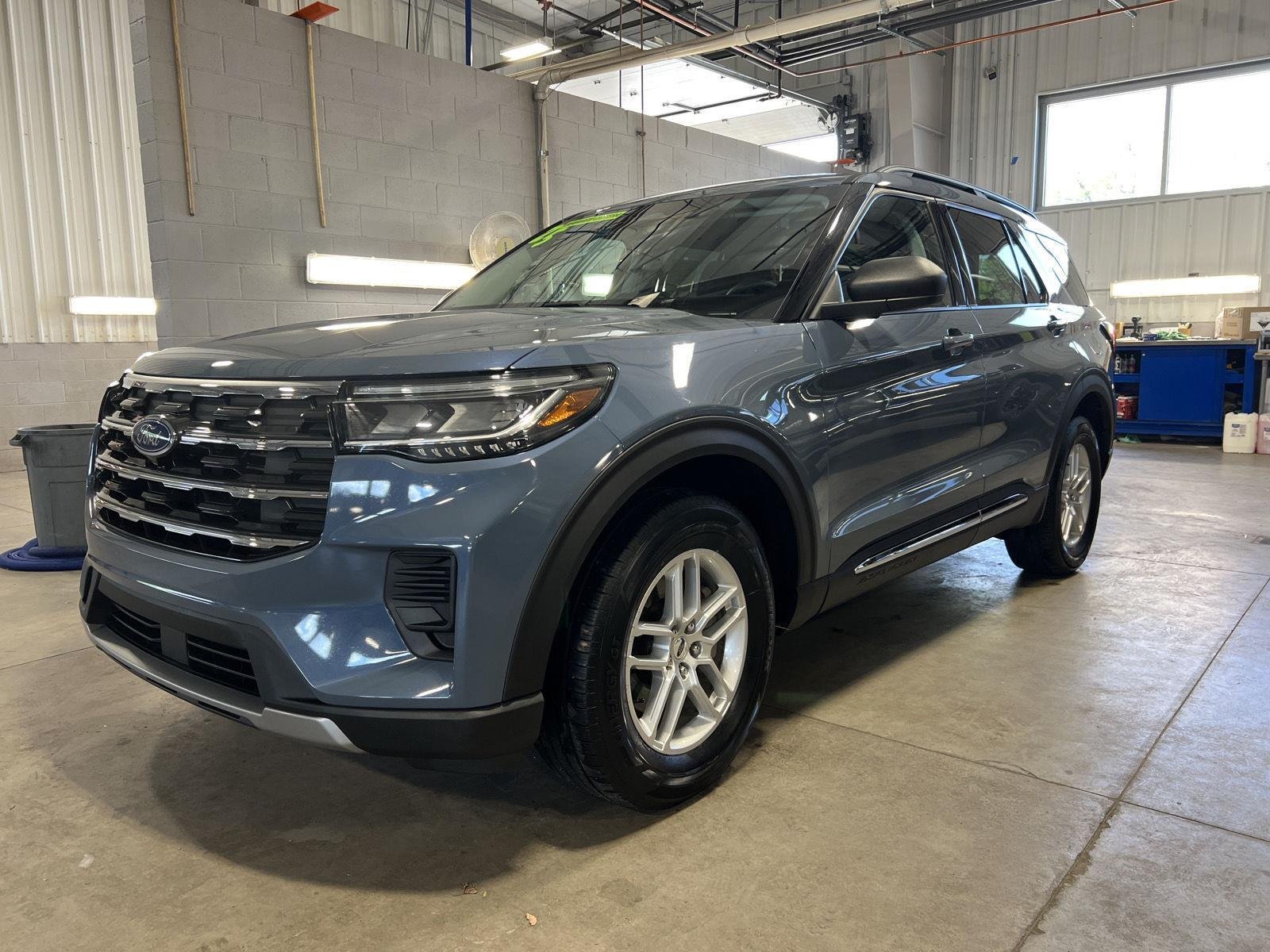 2025 Ford Explorer Active 4WD (PL535)'s photo