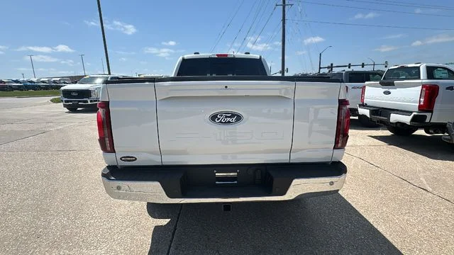 Used 2025 White Ford Lariat image 11