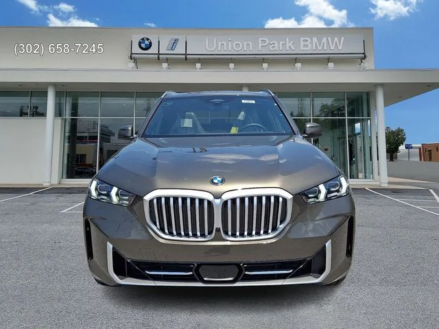 New 2026 Manhattan Green Metallic BMW xDrive40i image 2