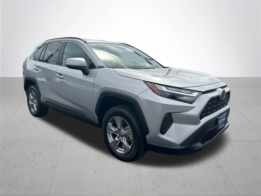 Used 2025 Silver Toyota XLE image 5