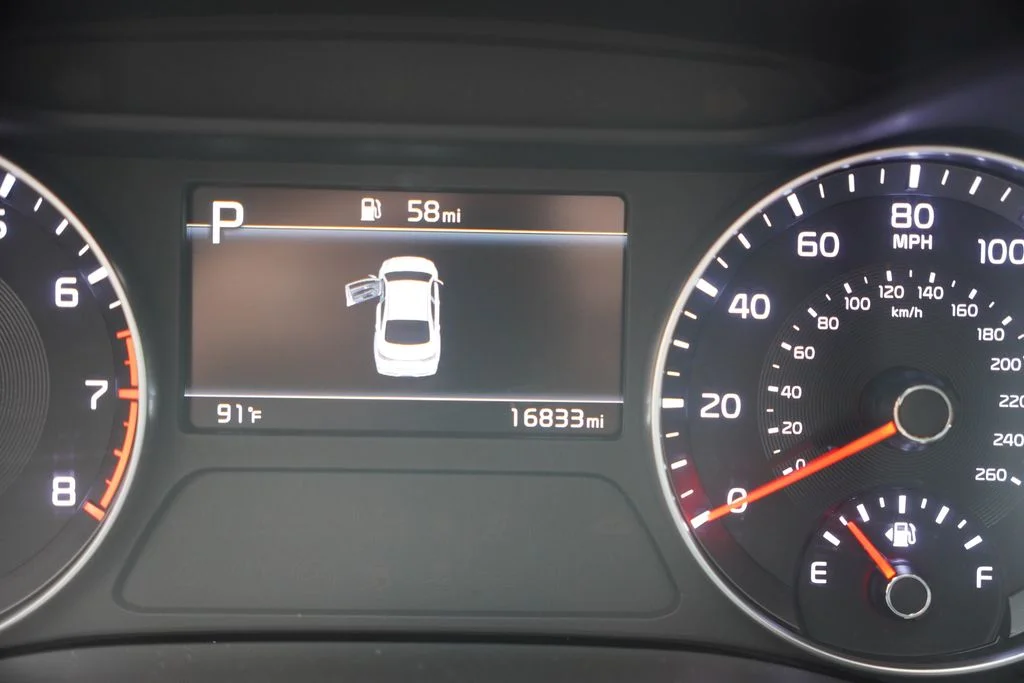 Used 2023 Snow White Pearl Kia LXS image 29